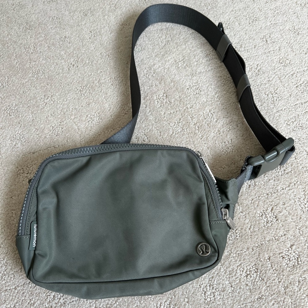 Lululemon belt bag